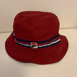 Bucket Hat Fila Red!